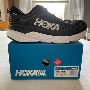 Hoka Bondi 7 in Black/White Women’s 7W